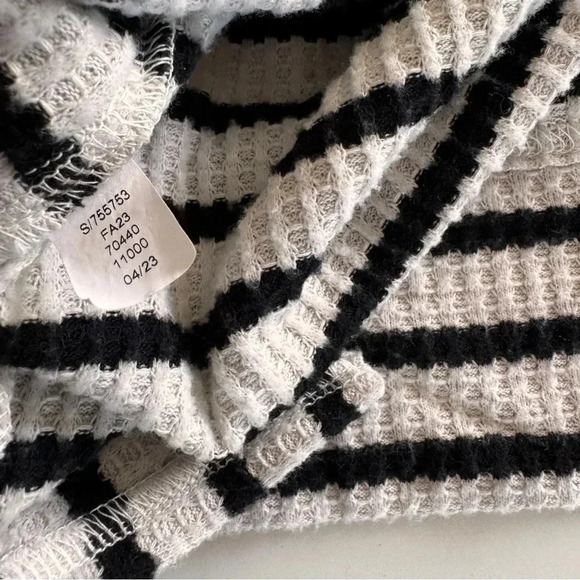 LOFT- Black and white-Striped-Long Sleeve-Tunic-Turtle Neck- Cozy- Women’s S - Picture 5 of 9